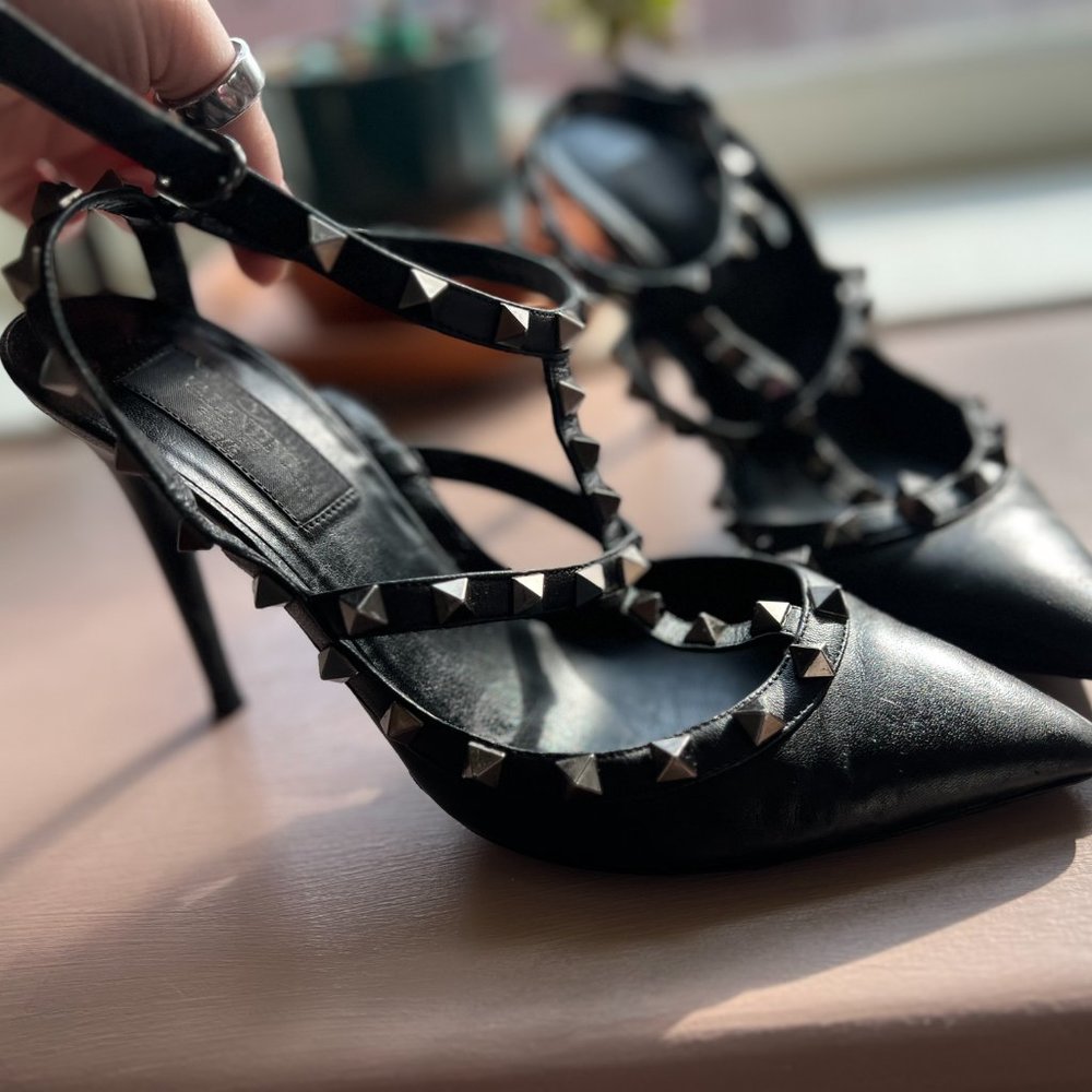 Valentino Garavani Rockstud Leather pumps (Size 37)